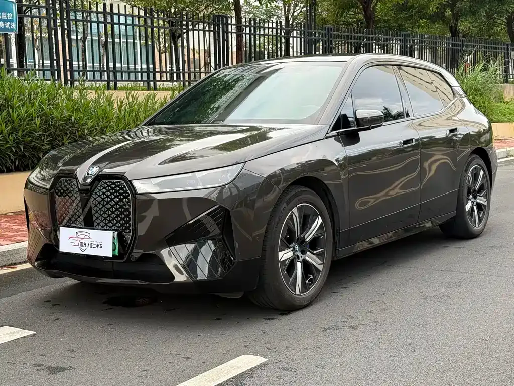 BMW iX