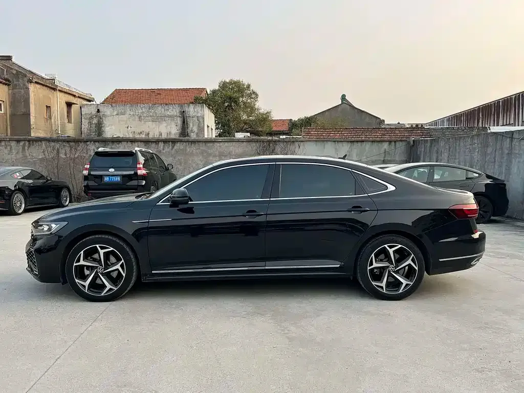Volkswagen Passat — фото 8