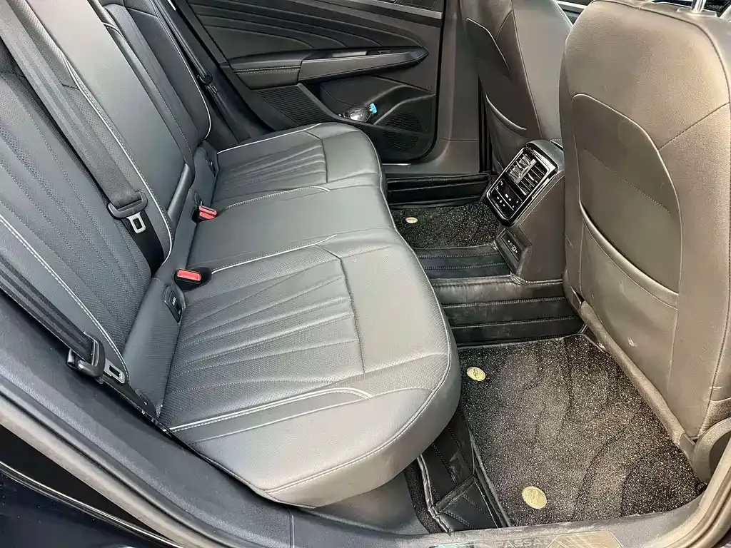 Volkswagen Passat — фото 2