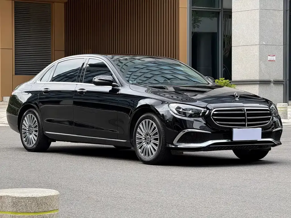 Mercedes-Benz E-Class — фото 7