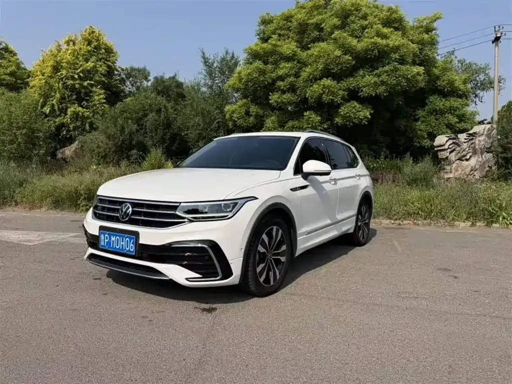 Volkswagen Tiguan L — фото 1