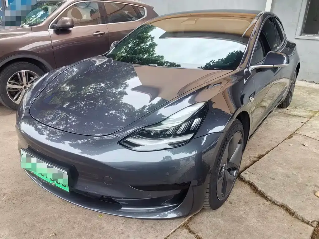 Tesla Model 3 — фото 1
