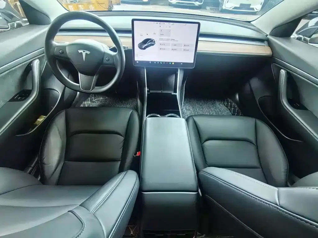 Tesla Model 3 — фото 4