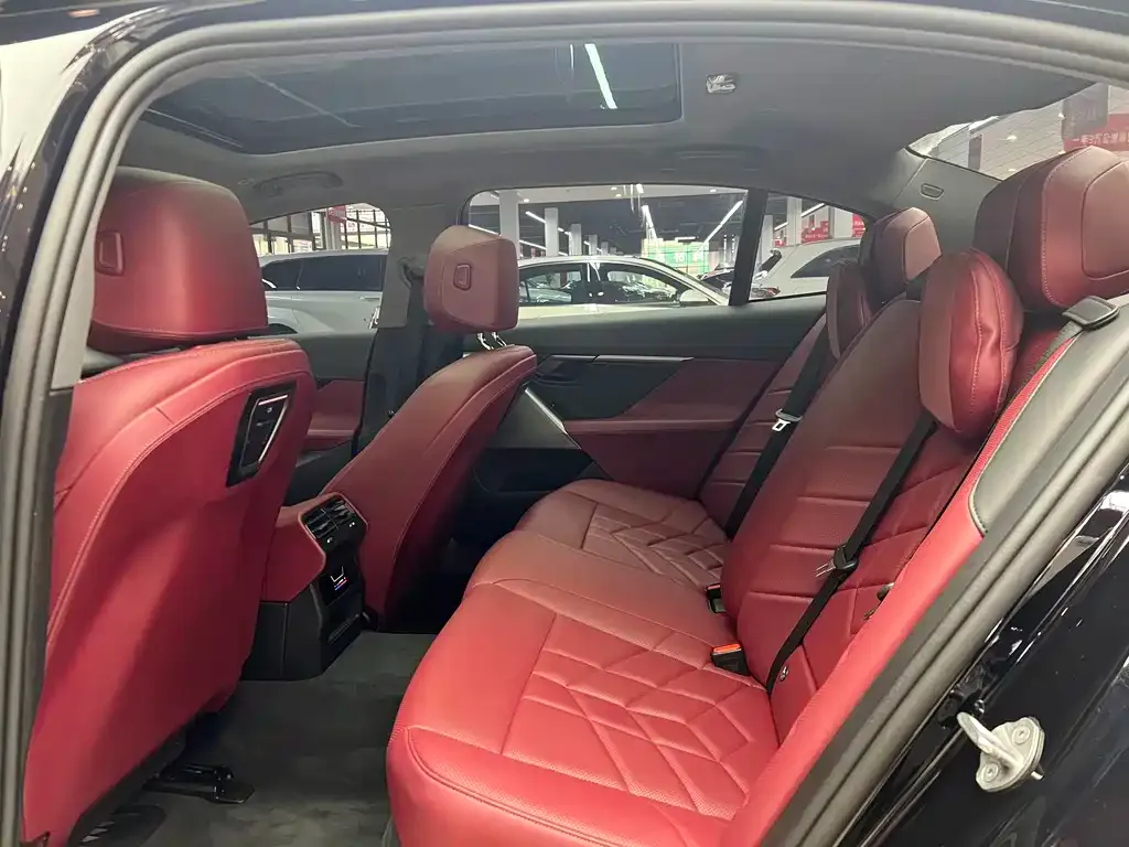 BMW i5 2025 из CN, фото 10