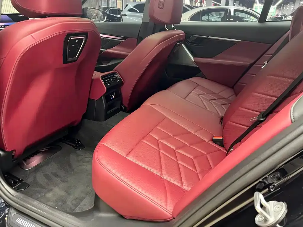 BMW i5 2025 из CN, фото 5