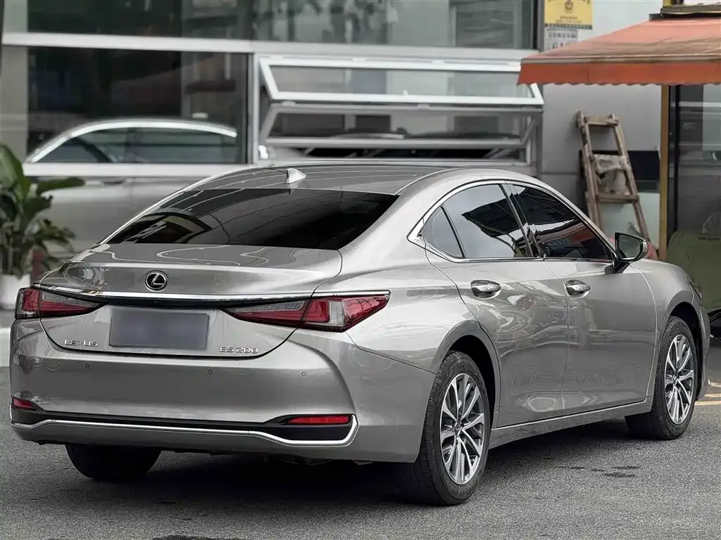 Lexus ES — фото 10