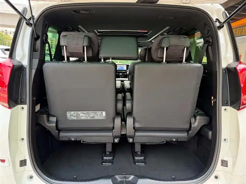 Toyota Alphard — фото 3