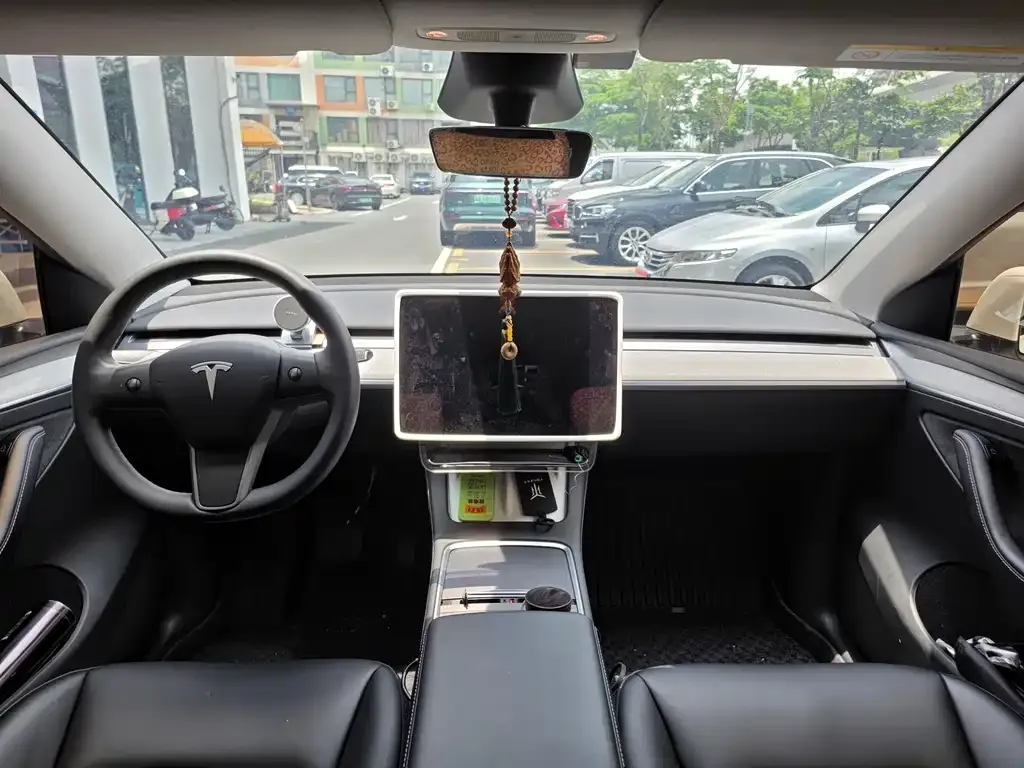 Tesla Model Y — фото 7