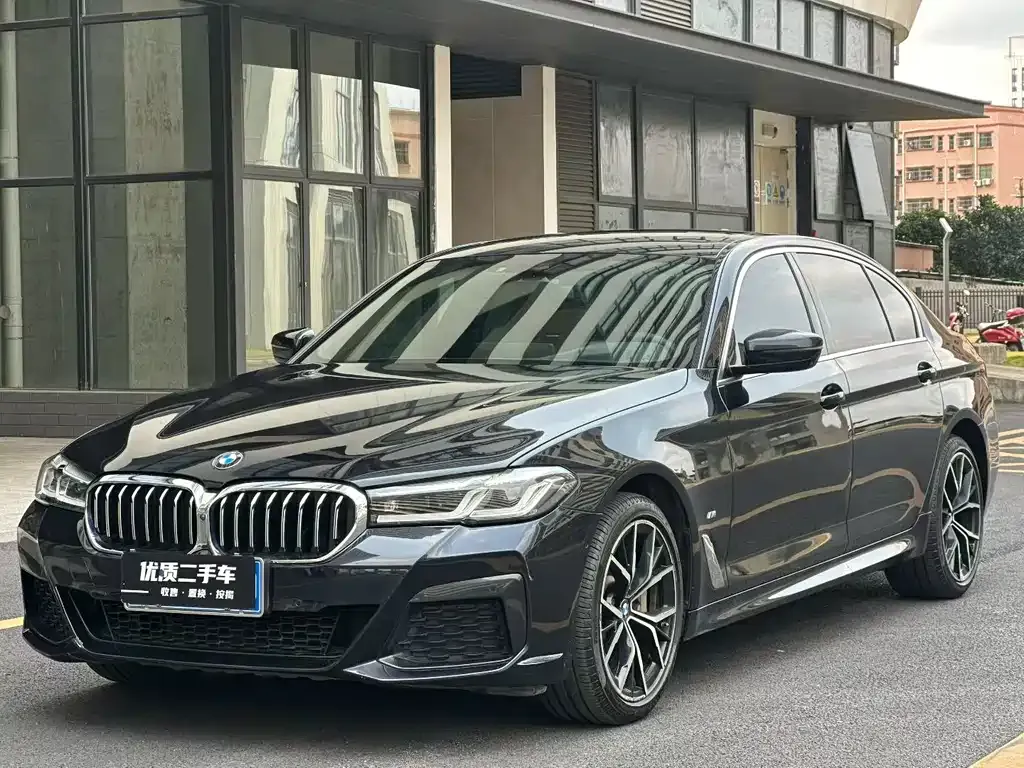 BMW 5 Series — фото 1