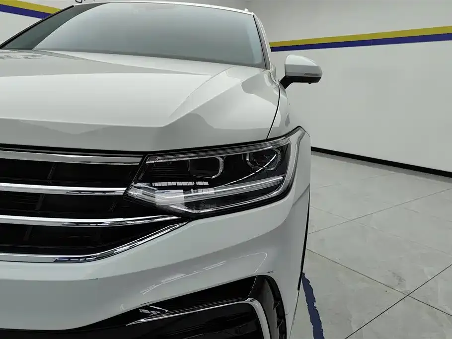 Volkswagen Tiguan L — фото 2