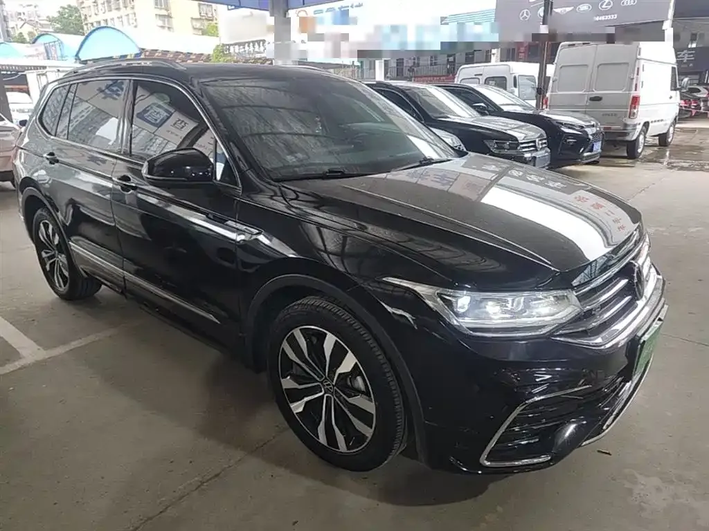 Volkswagen Tiguan L — фото 3