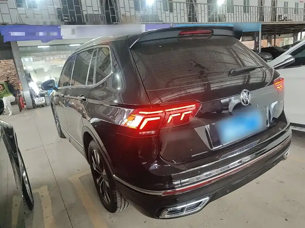 Volkswagen Tiguan L — фото 2