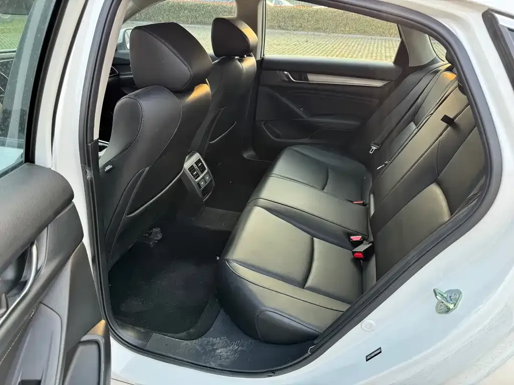 Honda Accord — фото 9