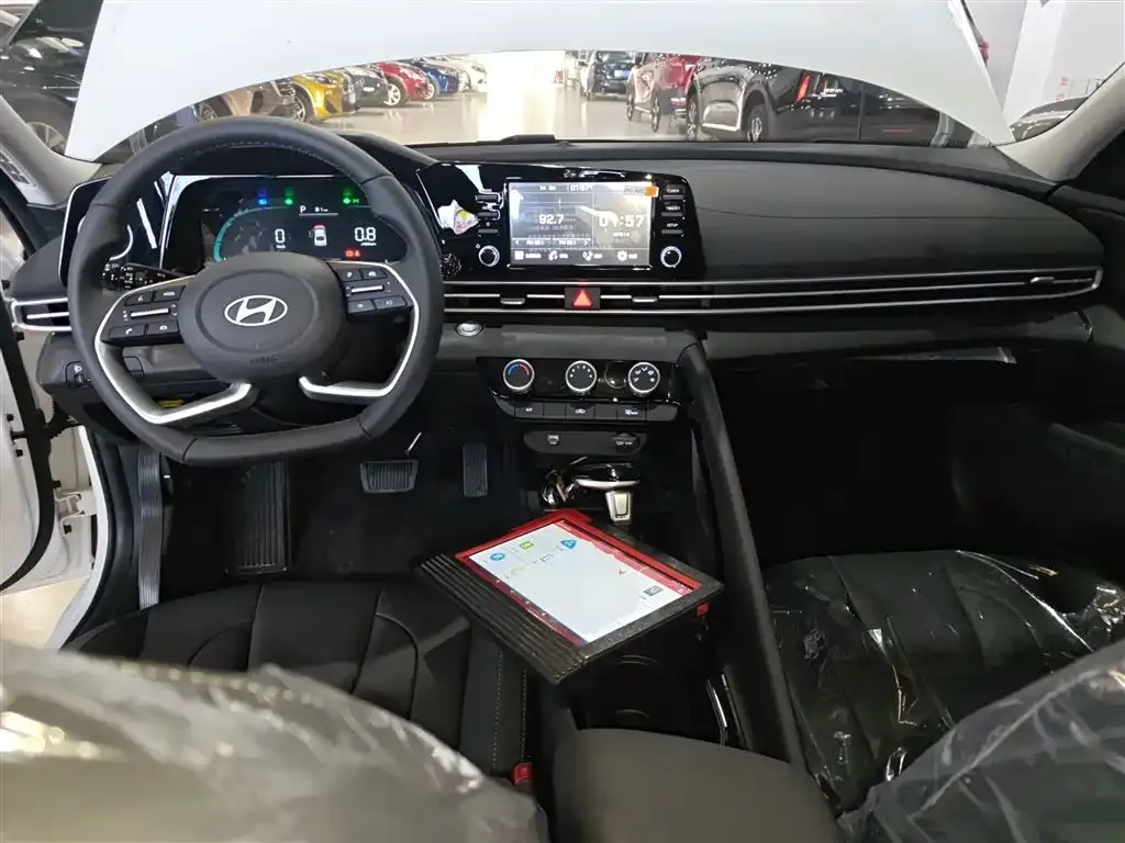 Hyundai Elantra — фото 10