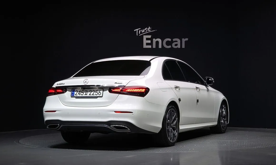 Mercedes-Benz E-Class — фото 3