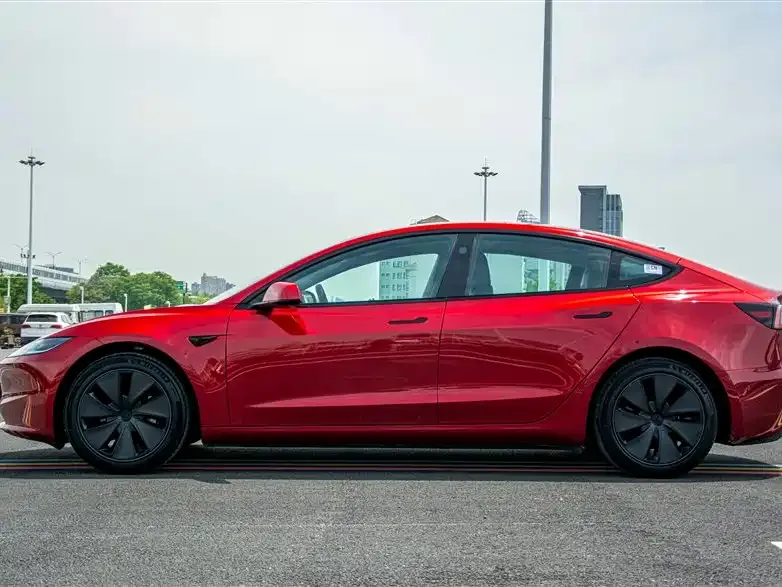Tesla Model 3 — фото 6