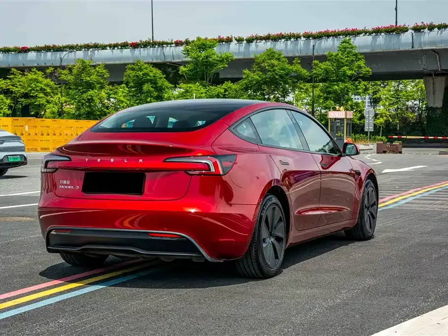 Tesla Model 3 — фото 7