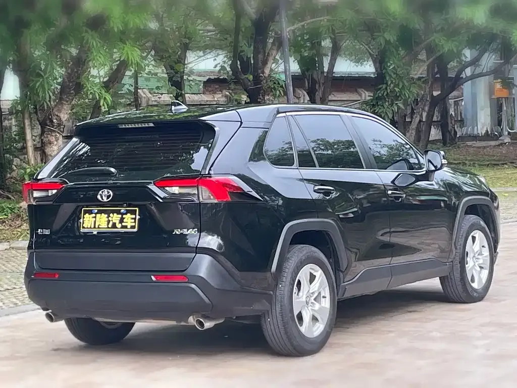Toyota RAV4 — фото 4