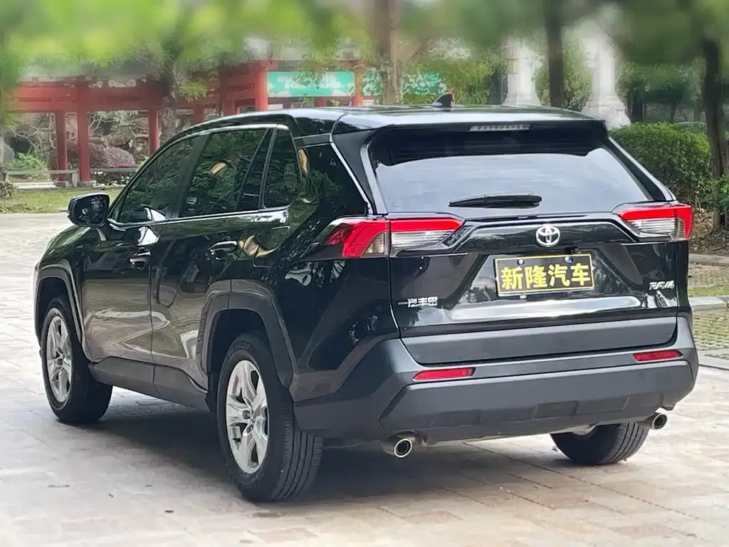 Toyota RAV4 — фото 5
