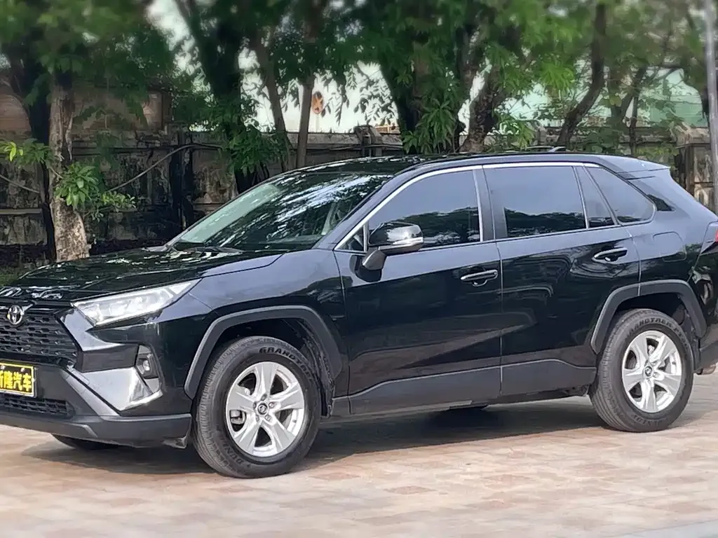 Toyota RAV4 — фото 3