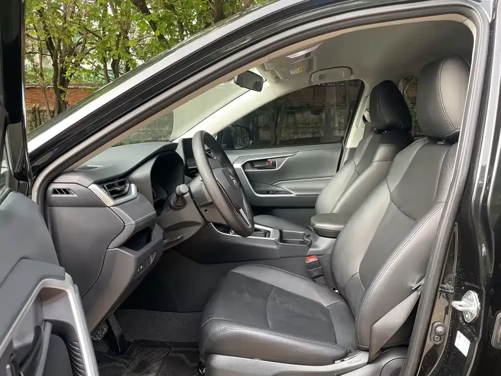 Toyota RAV4 — фото 10