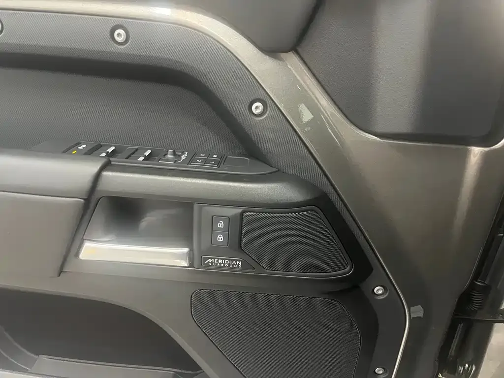 Land Rover Defender — фото 10