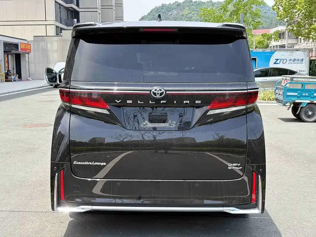 Toyota Vellfire — фото 7