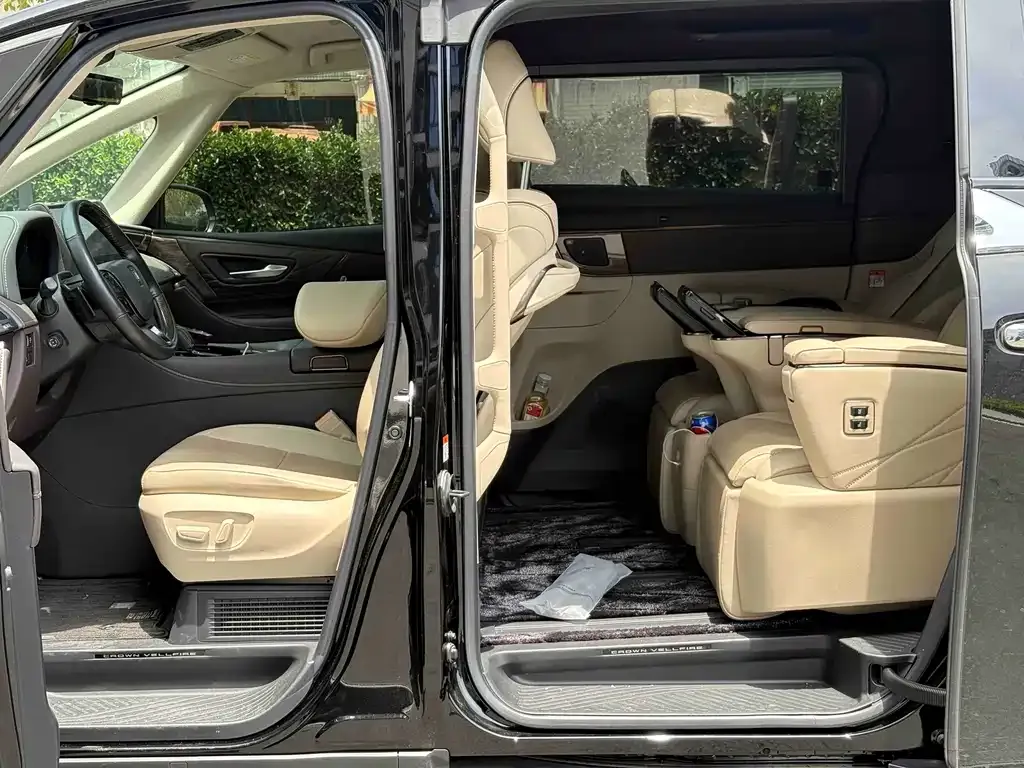 Toyota Vellfire — фото 5