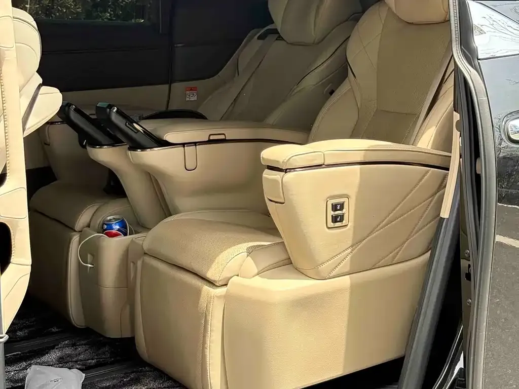 Toyota Vellfire — фото 2