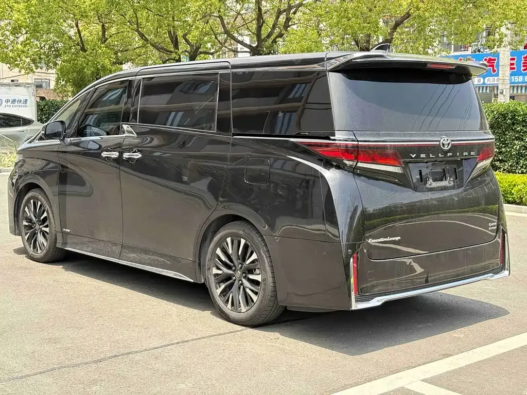 Toyota Vellfire — фото 4