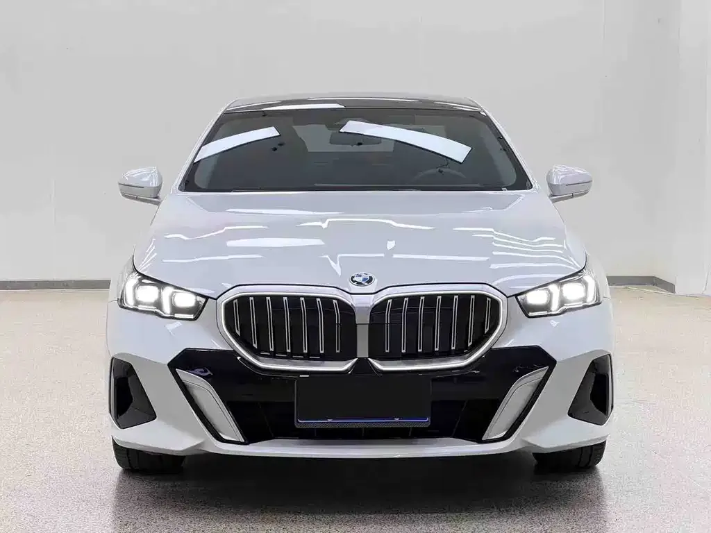 BMW 5 Series — фото 5