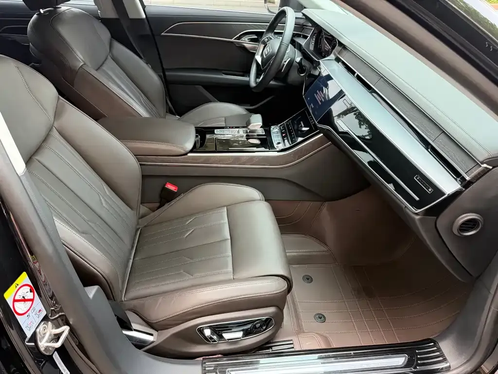 Audi A8 — фото 2