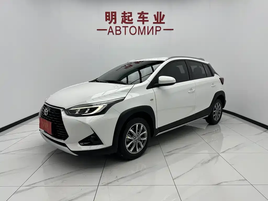 Toyota Yaris L — фото 1