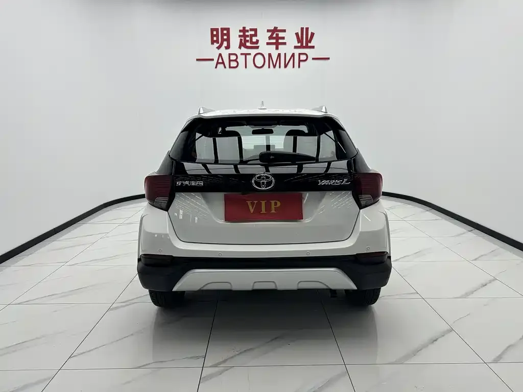 Toyota Yaris L — фото 3