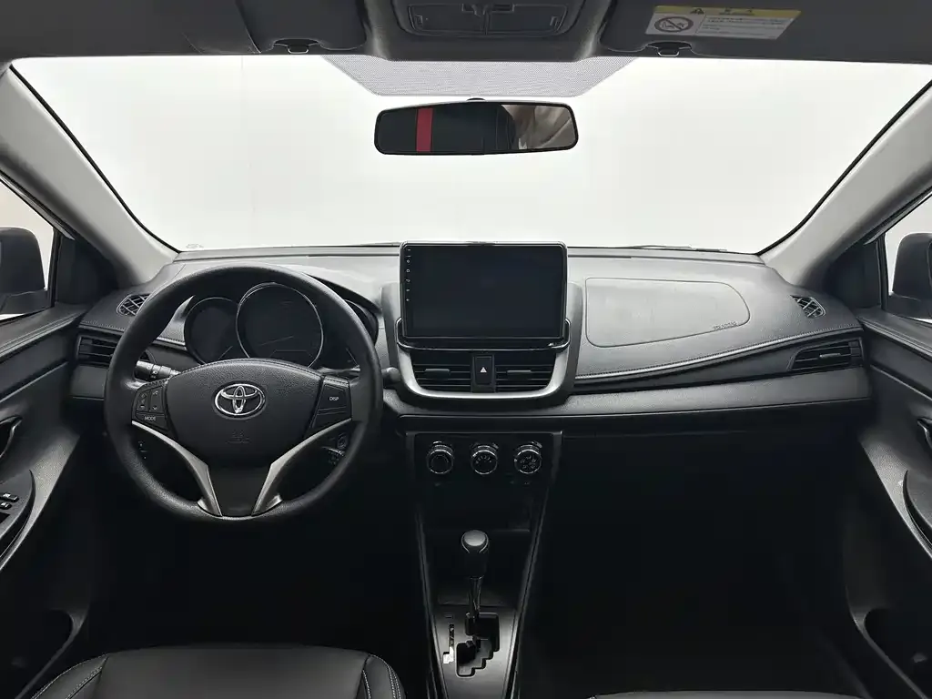 Toyota Yaris L — фото 6