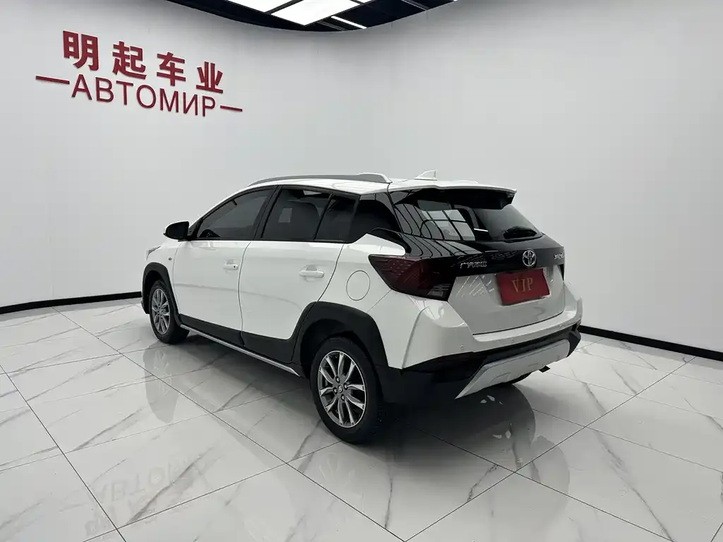 Toyota Yaris L — фото 10