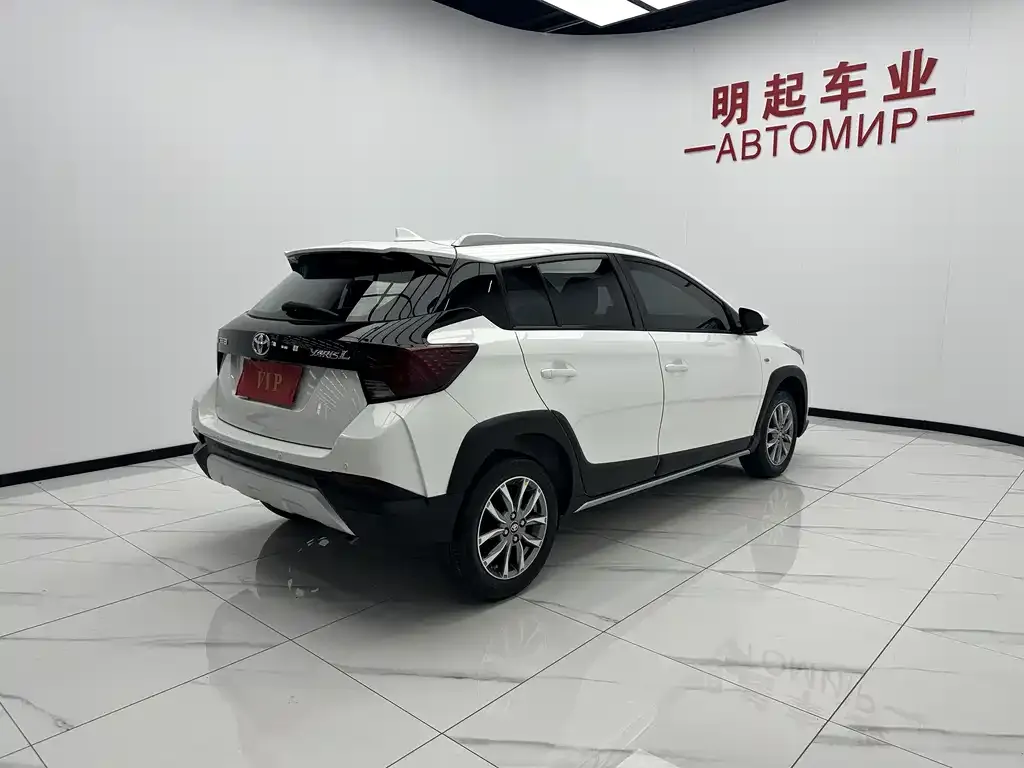 Toyota Yaris L — фото 8