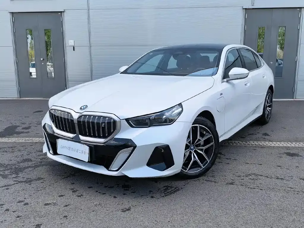 BMW i5 — фото 1