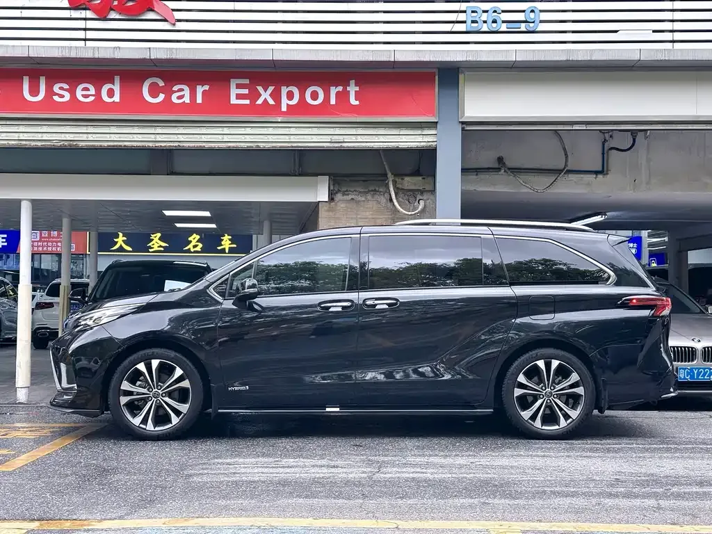 Toyota Granvia — фото 3