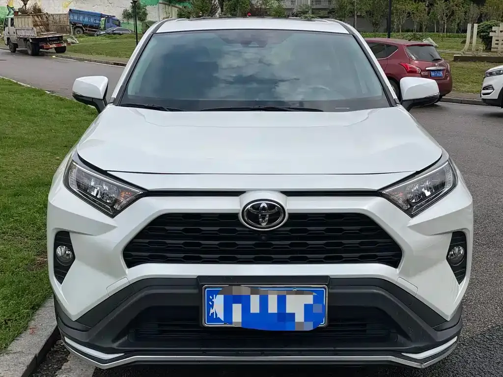 Toyota RAV4 — фото 2
