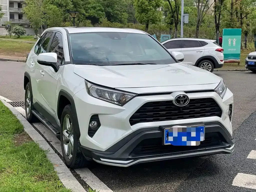 Toyota RAV4 — фото 3
