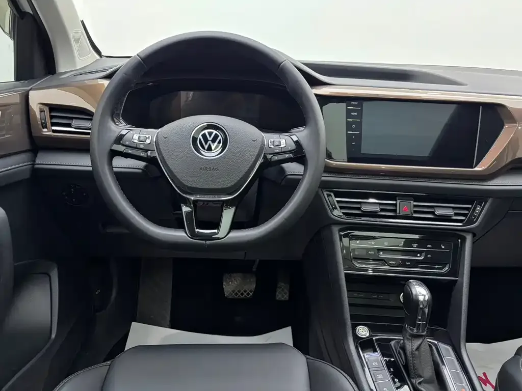 Volkswagen Tharu — фото 4