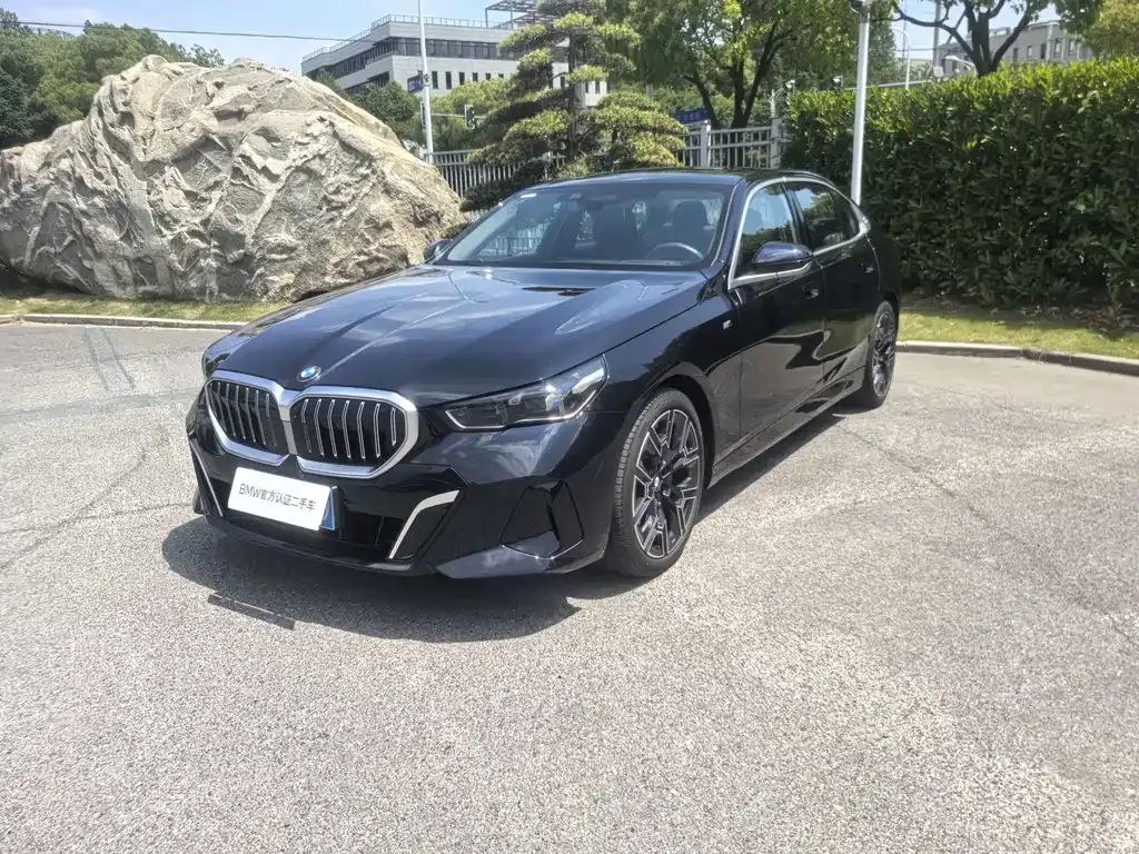 BMW 5 Series — фото 1