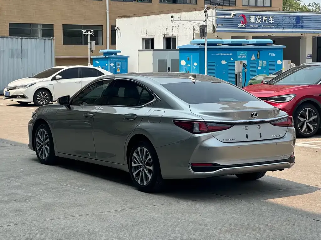 Lexus ES — фото 2