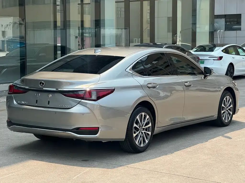 Lexus ES — фото 8