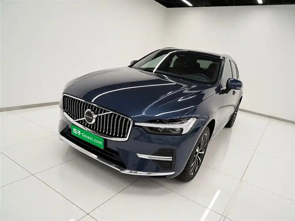 Volvo XC60 — фото 1