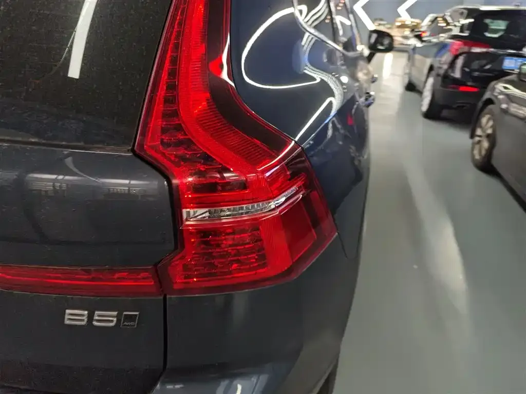 Volvo XC60 — фото 10
