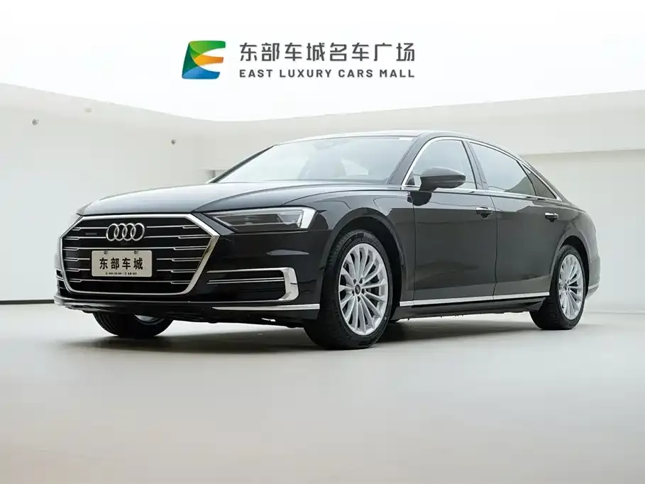 Audi A8 — фото 1
