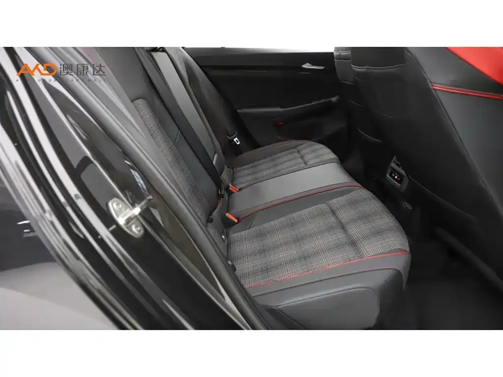 Volkswagen Golf GTI — фото 8