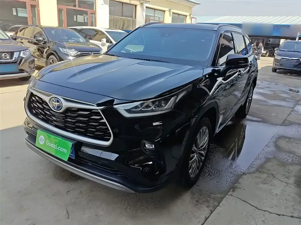 Toyota Highlander — фото 1